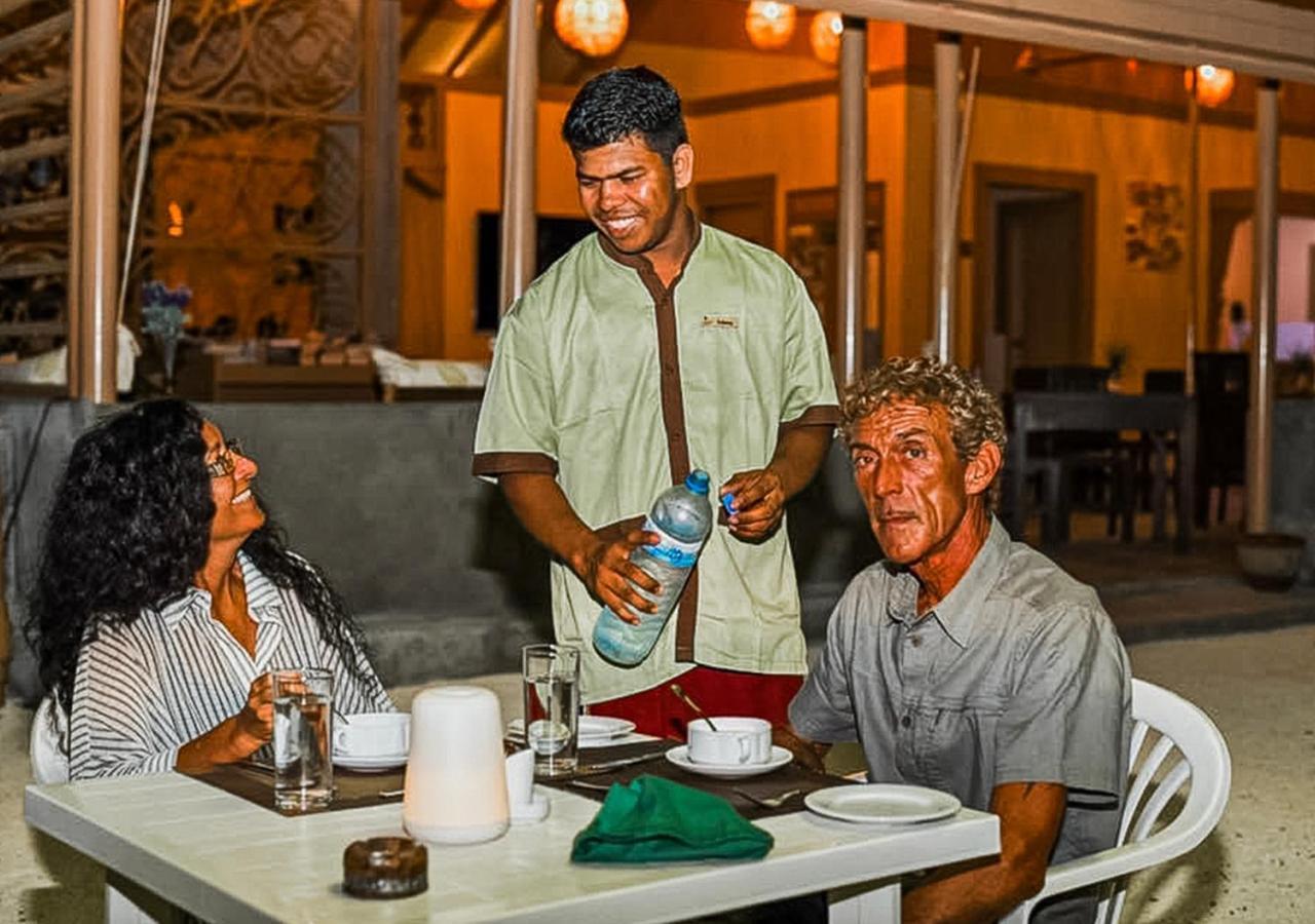 Tropical Tree Hotel Fehendhoo Bagian luar foto
