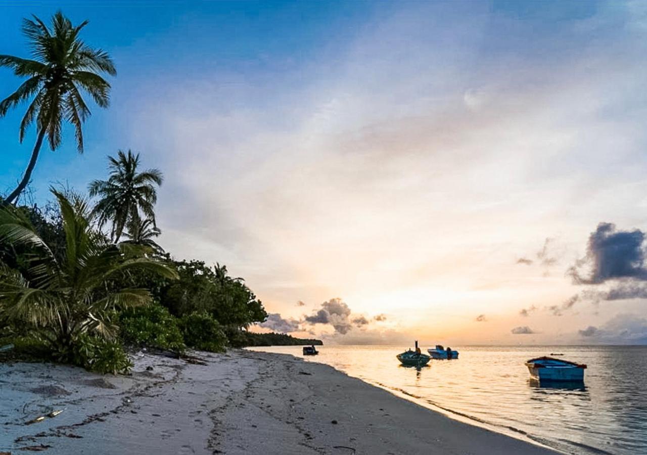 Tropical Tree Hotel Fehendhoo Bagian luar foto