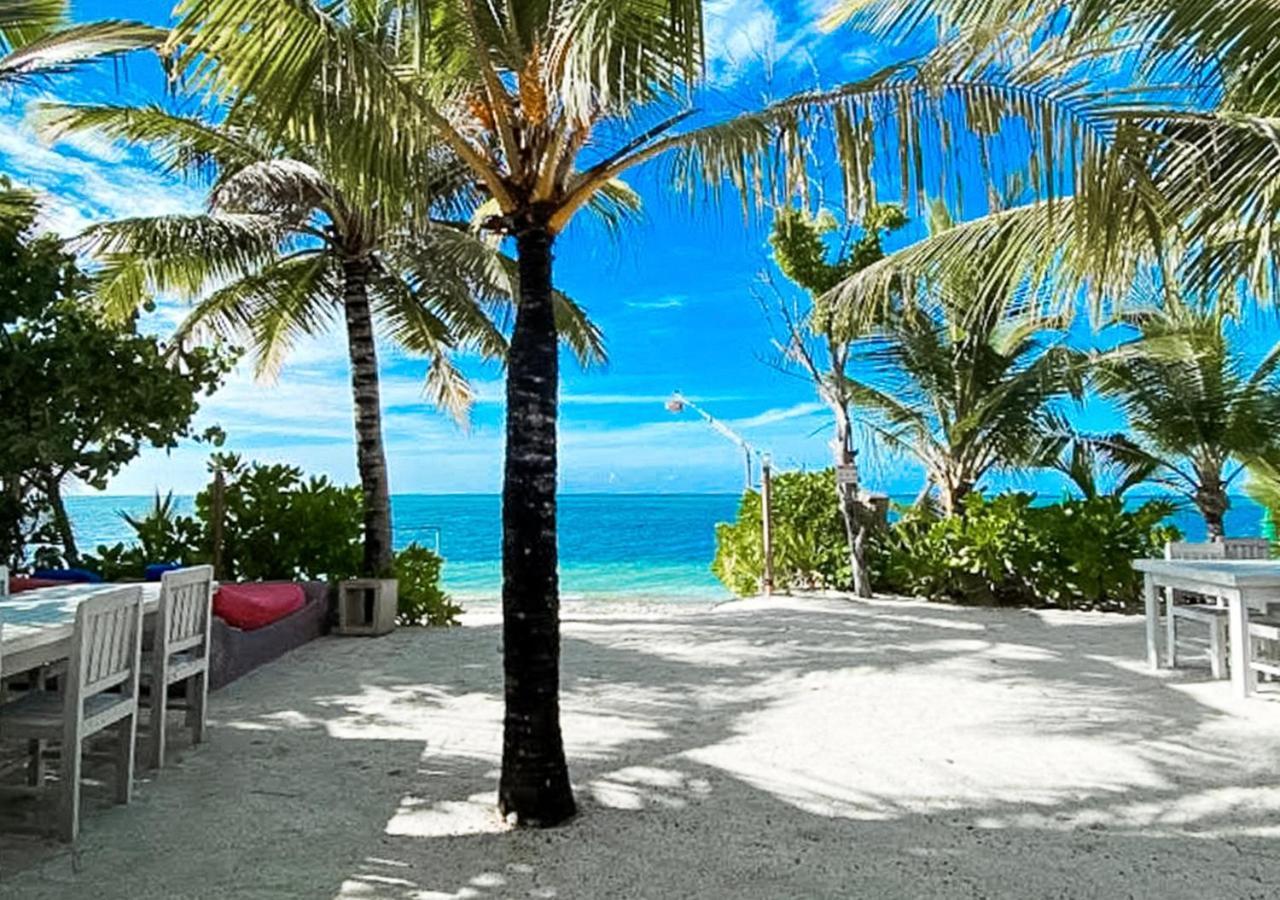 Tropical Tree Hotel Fehendhoo Bagian luar foto