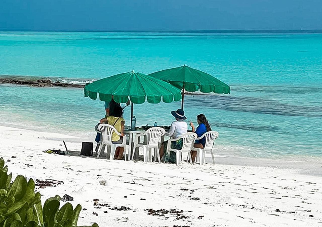 Tropical Tree Hotel Fehendhoo Bagian luar foto