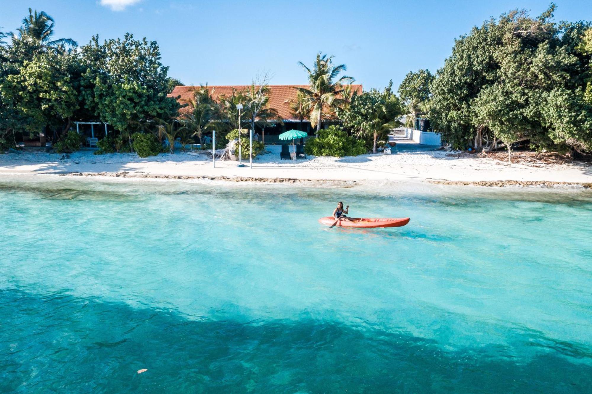 Tropical Tree Hotel Fehendhoo Bagian luar foto