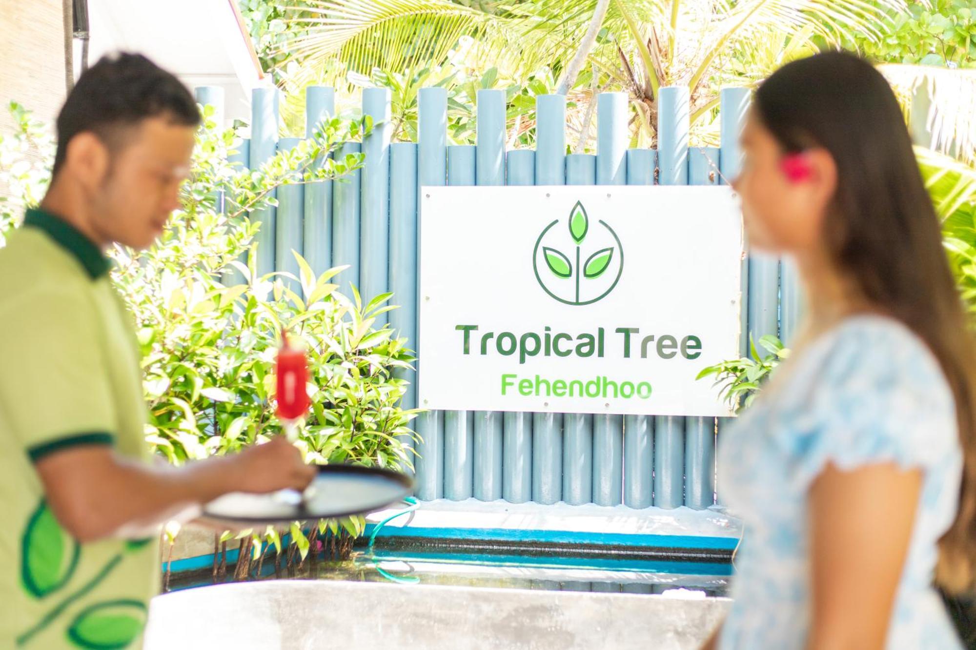 Tropical Tree Hotel Fehendhoo Bagian luar foto