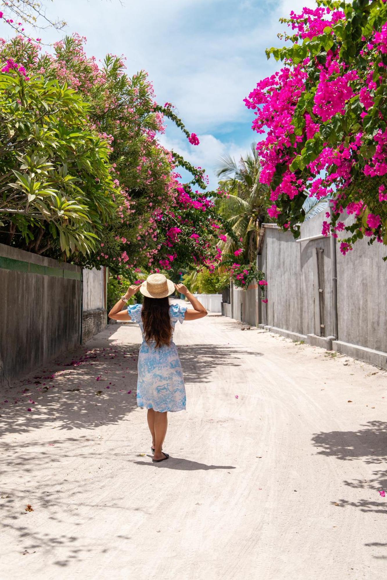 Tropical Tree Hotel Fehendhoo Bagian luar foto