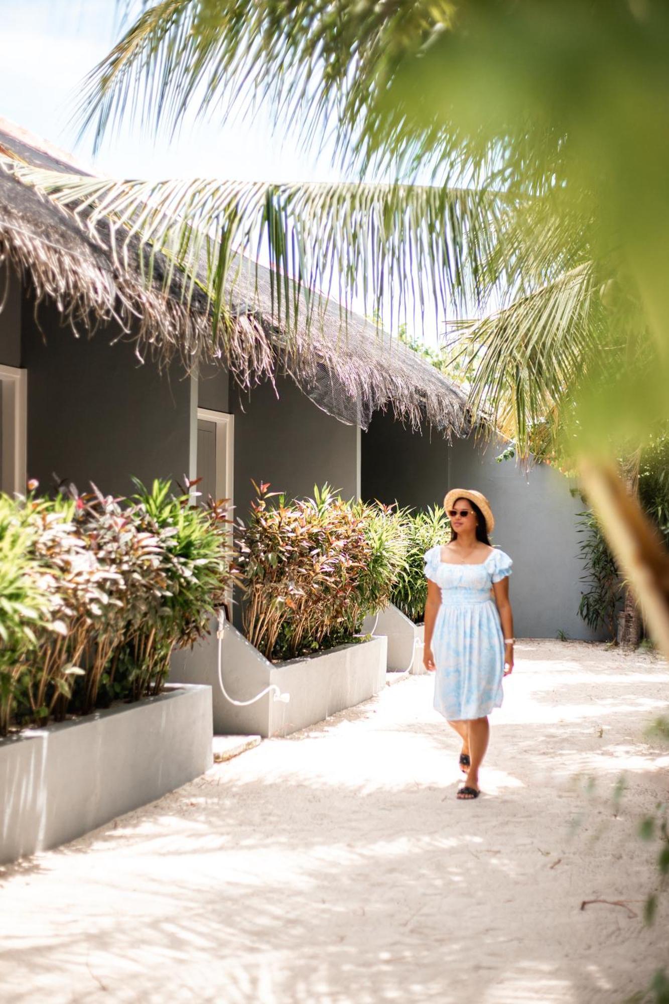 Tropical Tree Hotel Fehendhoo Bagian luar foto