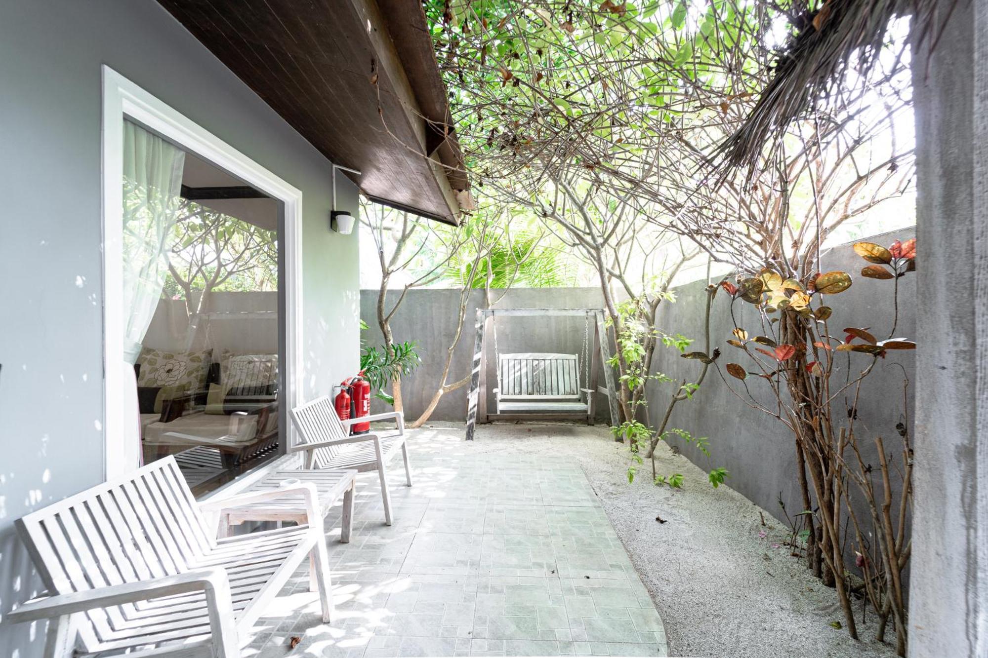 Tropical Tree Hotel Fehendhoo Bagian luar foto