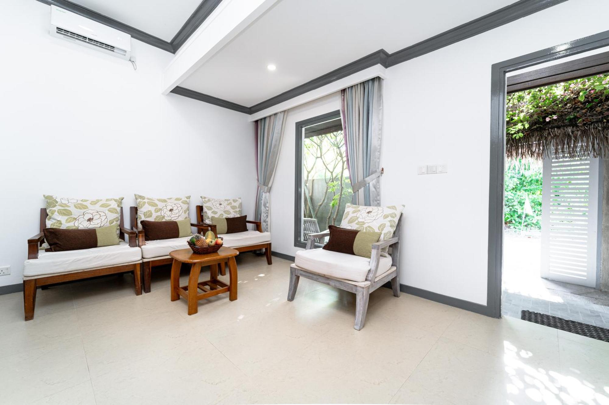 Tropical Tree Hotel Fehendhoo Bagian luar foto