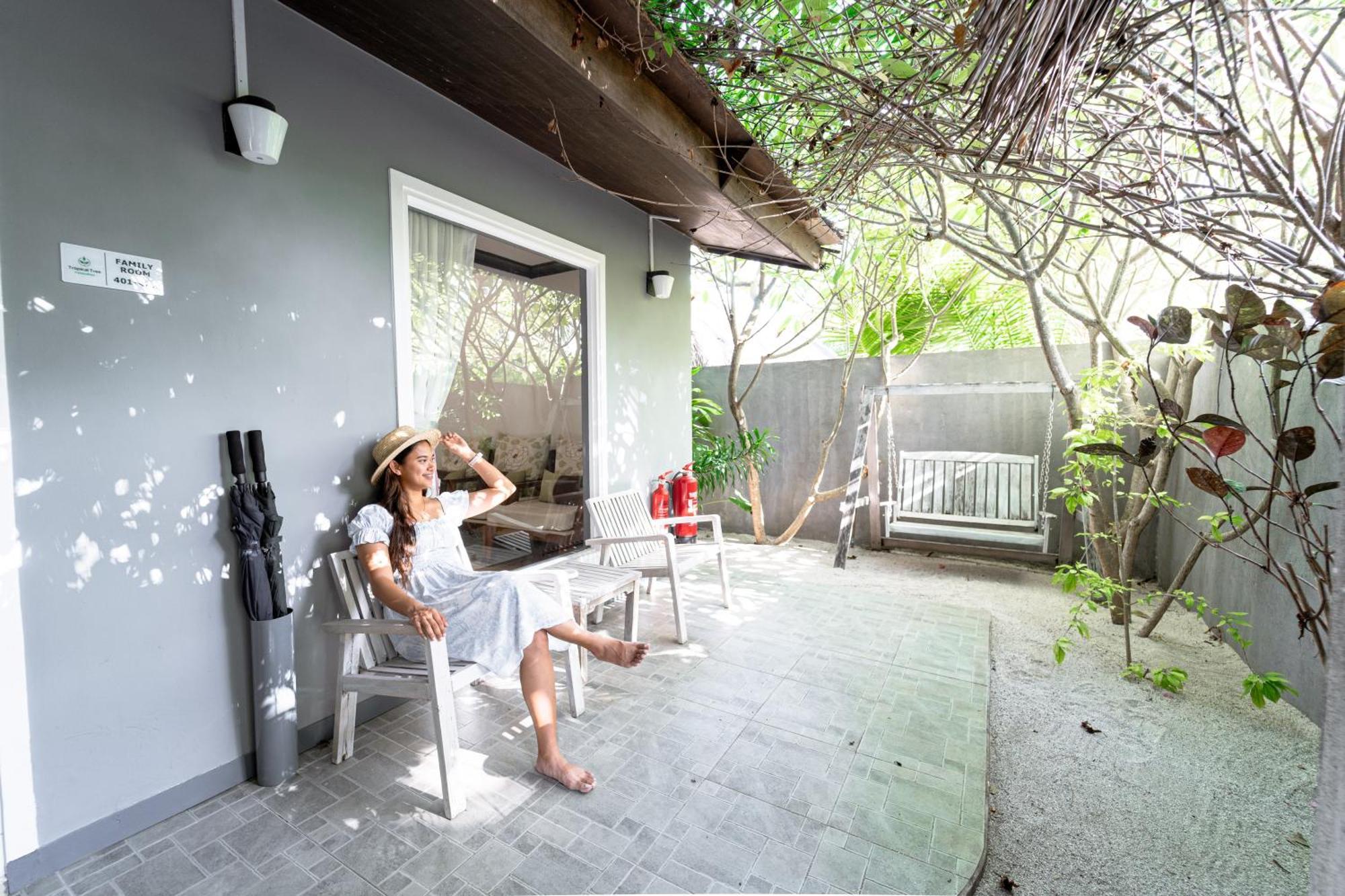 Tropical Tree Hotel Fehendhoo Bagian luar foto