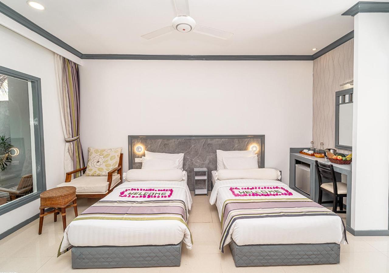 Tropical Tree Hotel Fehendhoo Bagian luar foto
