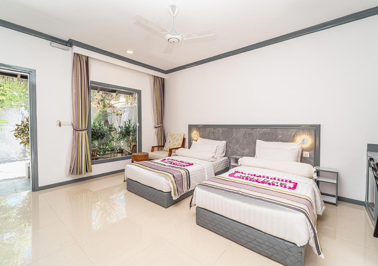 Tropical Tree Hotel Fehendhoo Bagian luar foto
