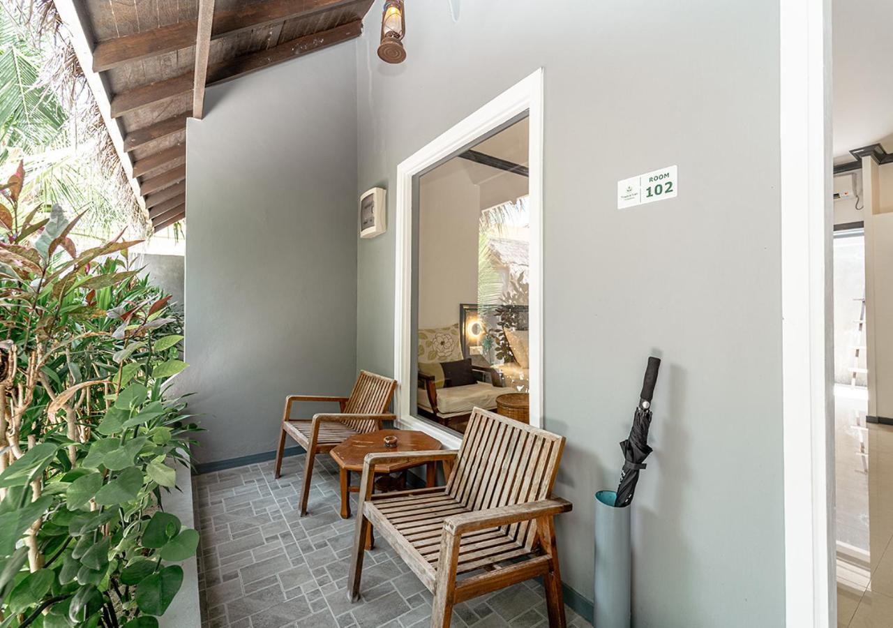Tropical Tree Hotel Fehendhoo Bagian luar foto