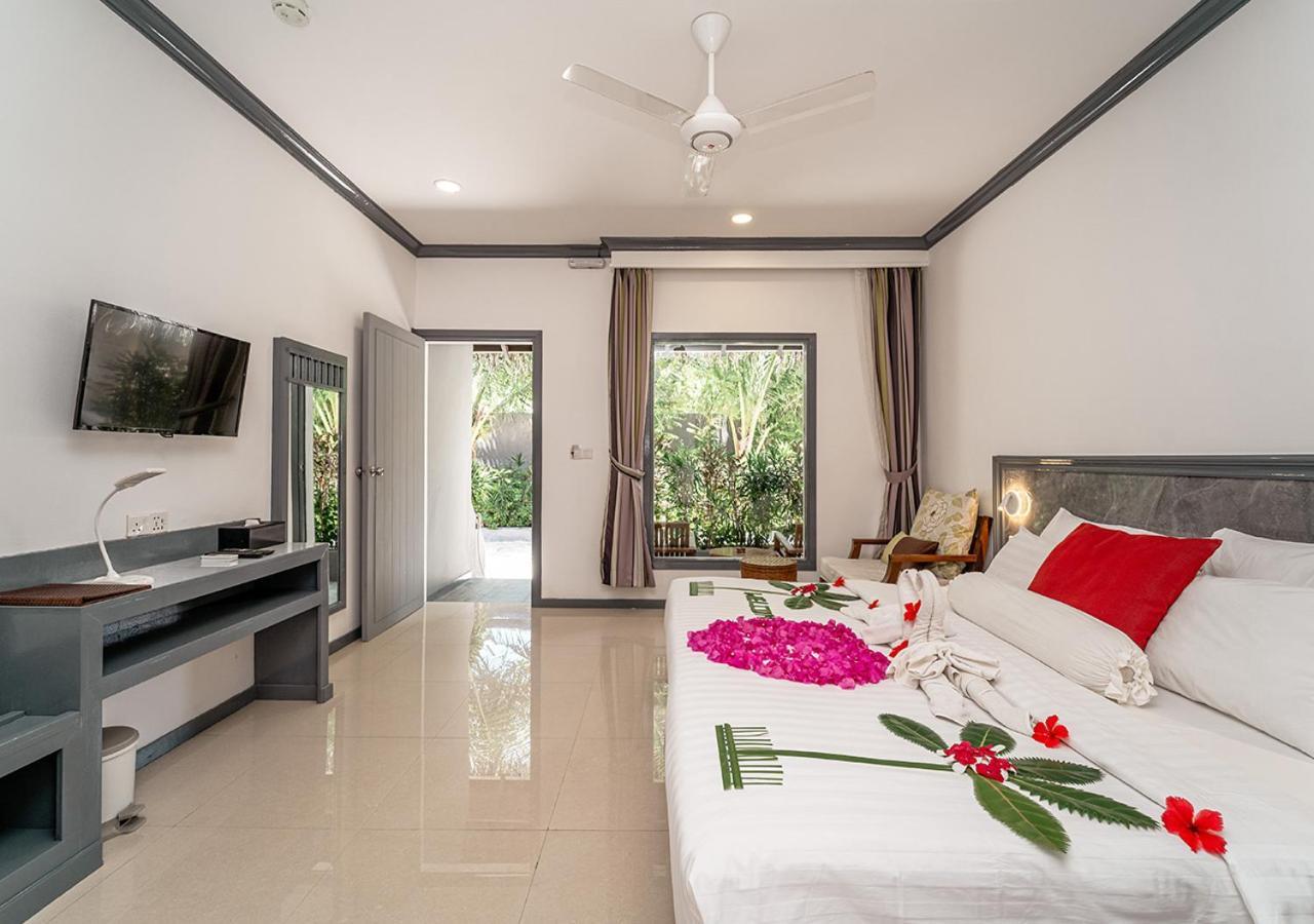 Tropical Tree Hotel Fehendhoo Bagian luar foto