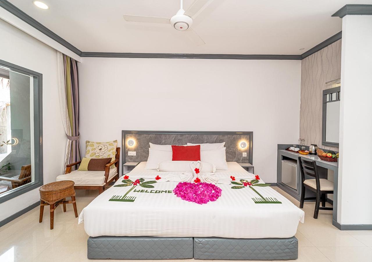 Tropical Tree Hotel Fehendhoo Bagian luar foto