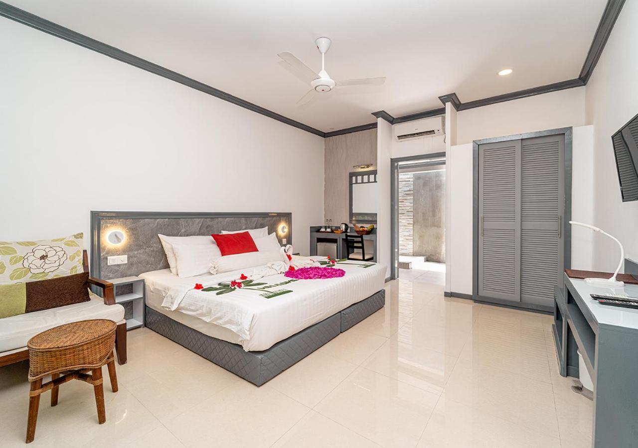 Tropical Tree Hotel Fehendhoo Bagian luar foto
