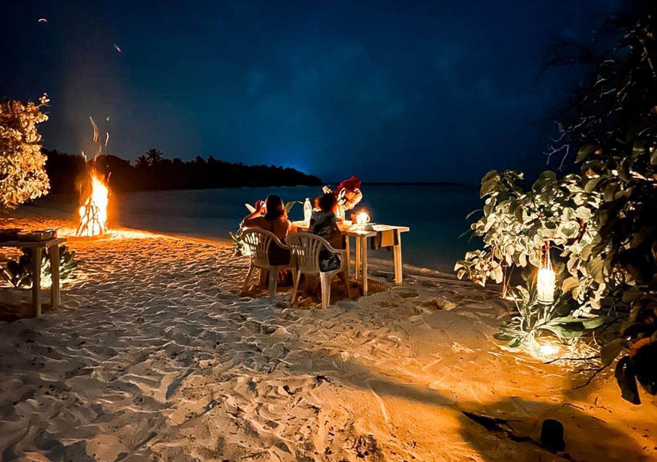 Tropical Tree Hotel Fehendhoo Bagian luar foto