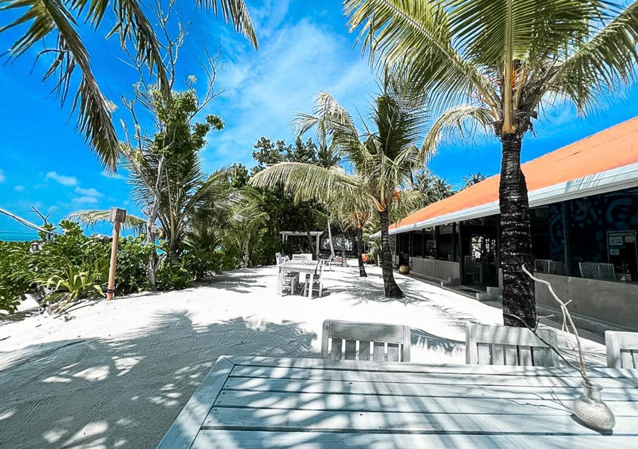 Tropical Tree Hotel Fehendhoo Bagian luar foto
